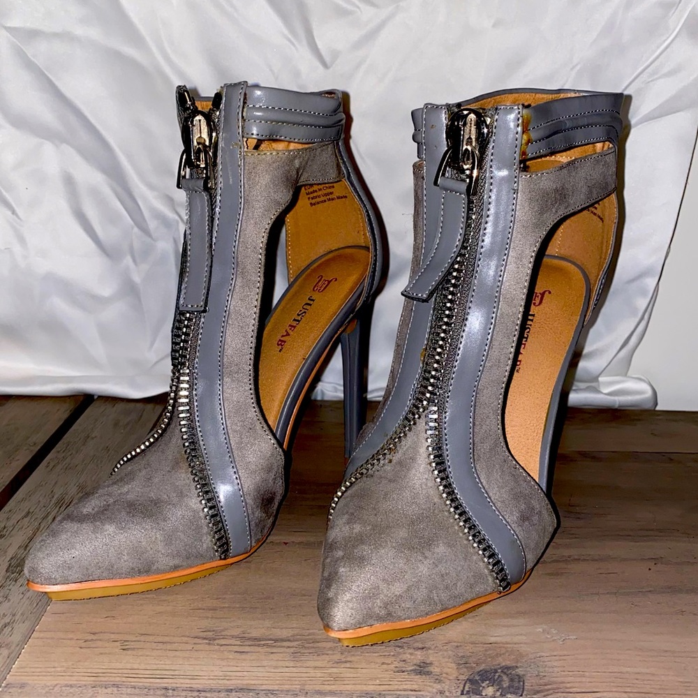 Gray Faux Leather Suede Ankle Pointed Heel